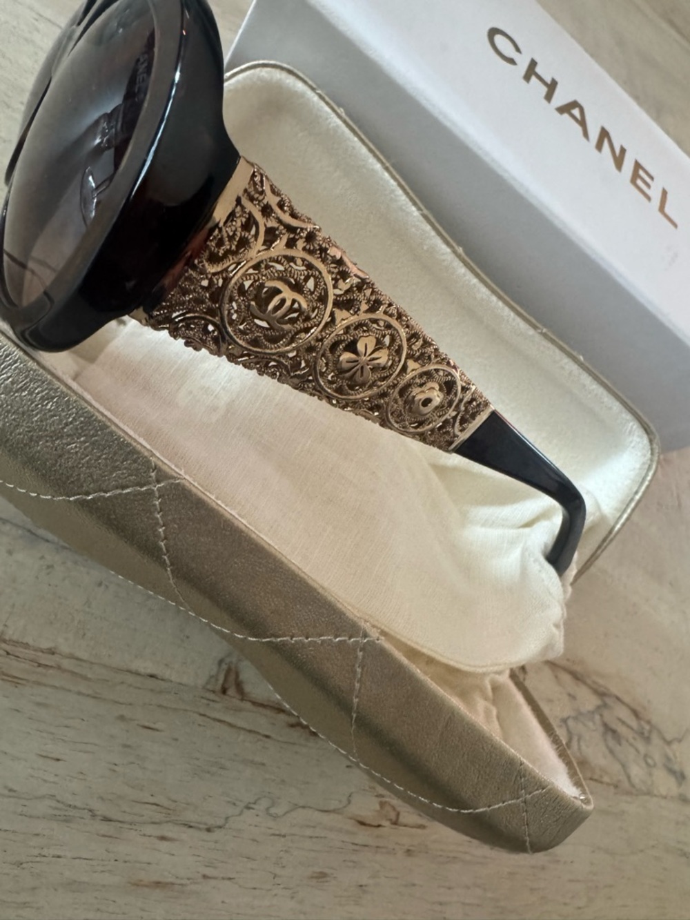 CHANEL Black Oversized Round Sunglasses with Gradient Lenses - Picture 2 of 2